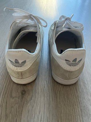 Zapatillas Adidas Grises y Blancas