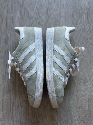 Zapatillas Adidas Grises y Blancas