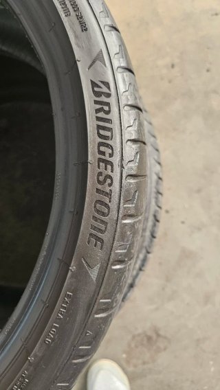 1 neumático SUELTO 235 35 19 Bridgestone