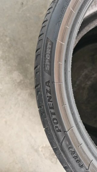 1 neumático SUELTO 235 35 19 Bridgestone