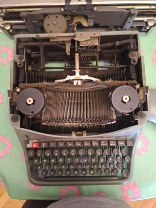 Máquina de escribir Hispano Olivetti Lexicon 80