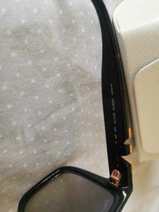 Gafas de sol Michael Kors negras y doradas