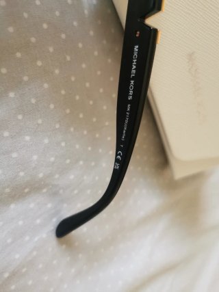 Gafas de sol Michael Kors negras y doradas
