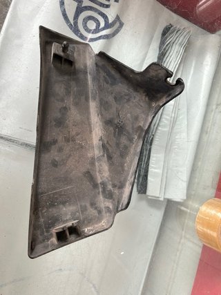 Tapa bajo asiento Yamaha SR 125