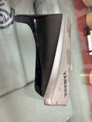Tapa bajo asiento Yamaha SR 125