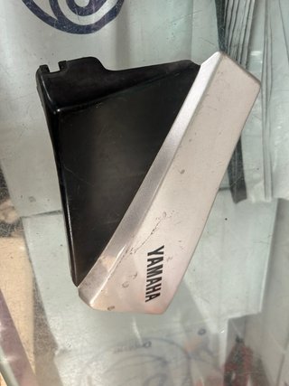 Tapa bajo asiento Yamaha SR 125
