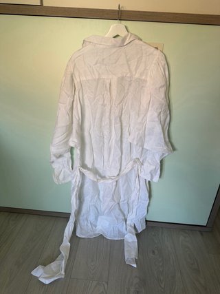 Vestido blanco camisero con cinturón