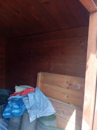 Casa de madera oscura
