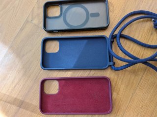 Set cover iPhone 12 mini in condizioni come nuove.