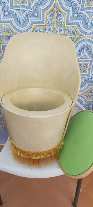 Sillón polipiel guarda camisón beige