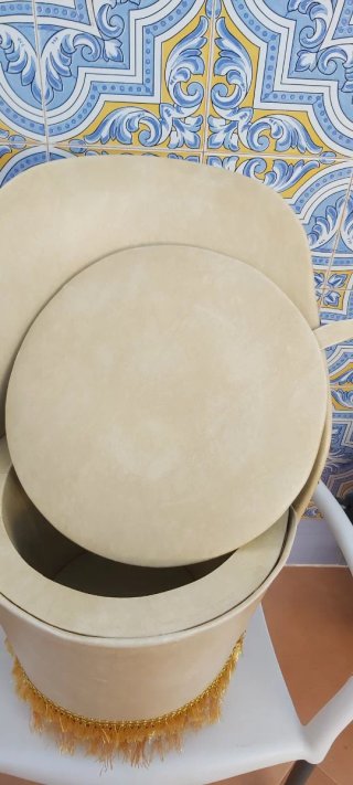 Sillón polipiel guarda camisón beige