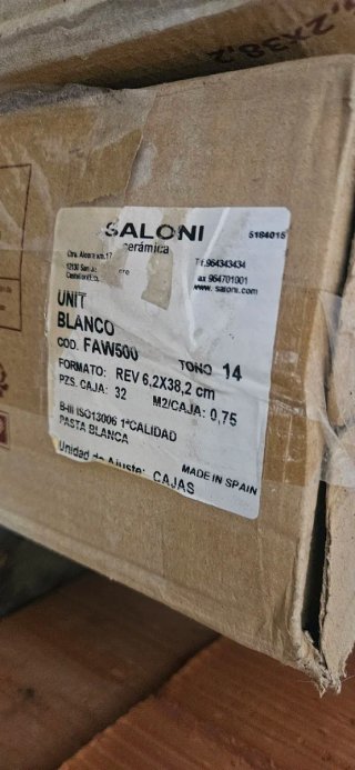 Saloni. Azulejo blanco alargado 6,2cm × 38,2cm