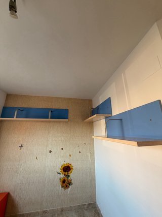 Estanterías y armario juvenil