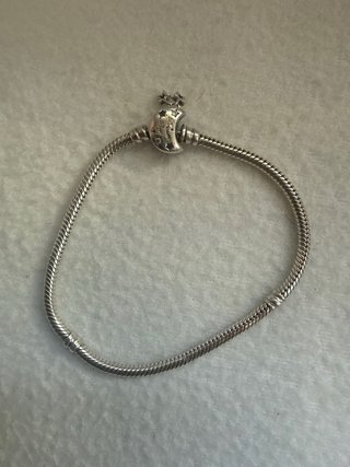 Pulsera Pandora Plata y Negra. Mas bien guardada.