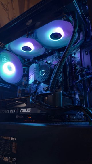 Pc gaming RTX 5060+monitor 180hz con garantía