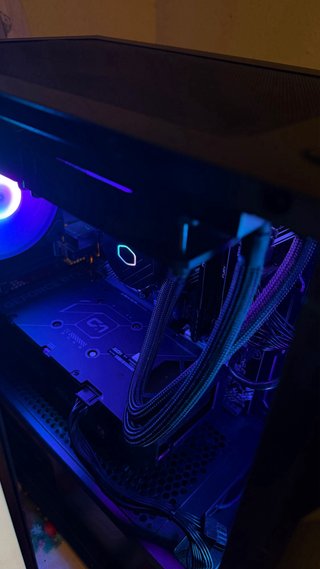 Pc gaming RTX 5060+monitor 180hz con garantía