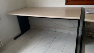 Mesa de oficina/despacho madera y metal