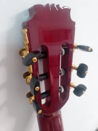 Guitarra flamenca autoamplificada