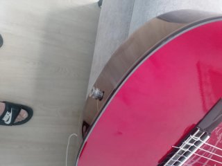 Guitarra flamenca autoamplificada