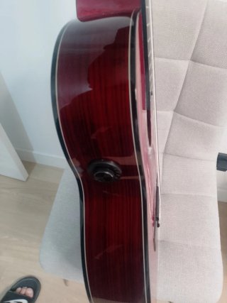 Guitarra flamenca autoamplificada