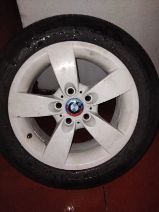 Llantas BMW blancas 16 pulgadas con cubiertas