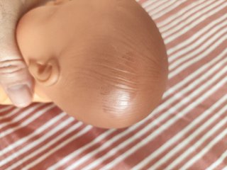Muñeco bebé con gorrito y pijama Miniland