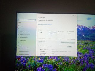 Torre PC Blanca con Luces LED RGB Monitor AMD165Hz