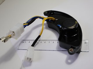 Regulador generador de corriente