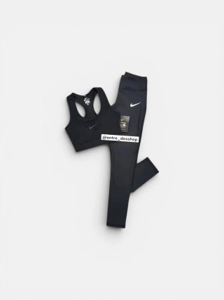 Conjunto Nike: Top y Leggings Negros