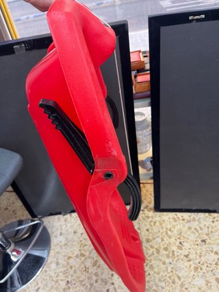 Trineo de plástico rojo 93x49