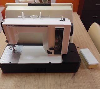 2 Máquinas de Coser Eléctricas Vintage