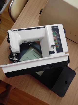 2 Máquinas de Coser Eléctricas Vintage