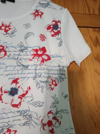Camiseta Estampada Flores estilo Desigual