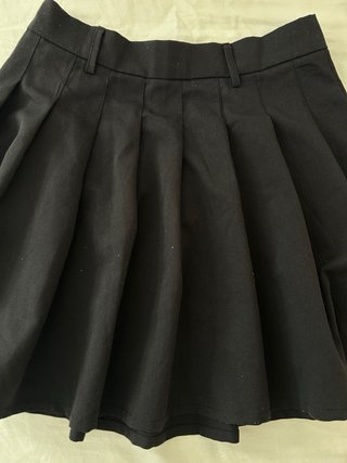 Falda de tablas negra H&M- Estilo Colegial/Preppy