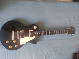 Amplificador Hughes & Kettner + Guitarra Eléctrica
