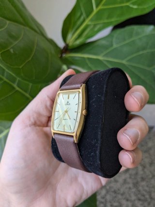 Lorus by Seiko - Estilo Tonneau Dorado | 2 Correas