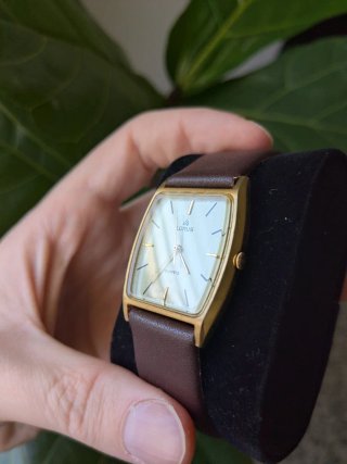 Lorus by Seiko - Estilo Tonneau Dorado | 2 Correas