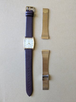 Lorus by Seiko - Estilo Tonneau Dorado | 2 Correas