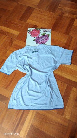 T-shirt uomo grigio con stampa bandiere