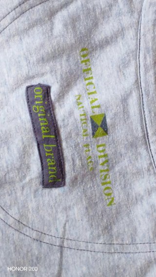 T-shirt uomo grigio con stampa bandiere