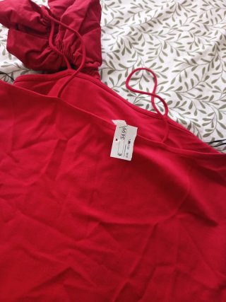 Vestido fiesta rojo con flor