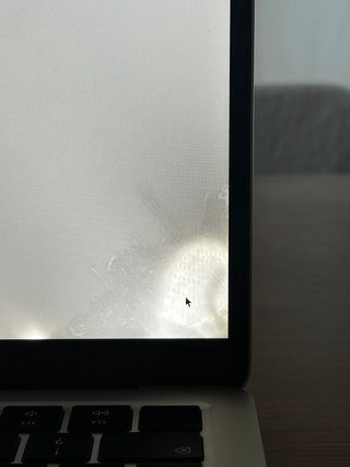 MacBook Air M4 13 Pollici - Schermo rotto