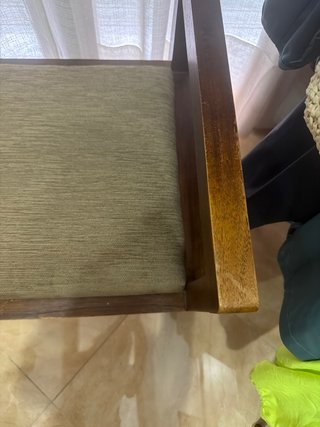 Banco de madera maciza con asiento de tela