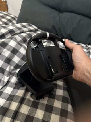 Nintendo Switch 2 con giochi telecomandi e volante