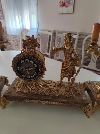 Juego de Candelabros y Reloj Antiguo