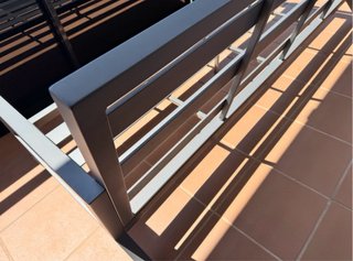 Sofá exterior 3 plazas gris semi nuevo