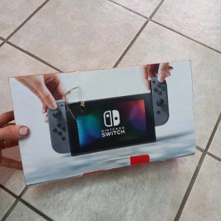 Caixa Nintendo Switch. Caixa sola.