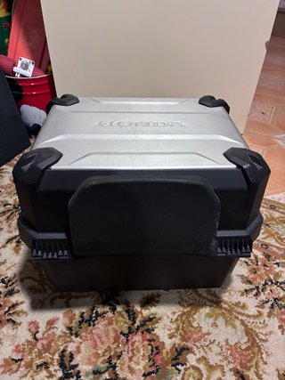 Top Case Honda. Con cerradura y base para montaje