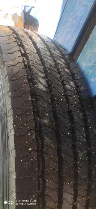 Neumático Michelin con llanta 275/70/22,5