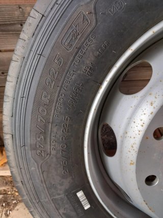 Neumático Michelin con llanta 275/70/22,5